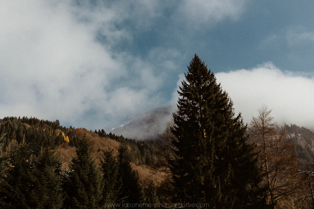 Séance engagement à la montagne - le gîte du passant au reposoir - Haute-Svoie- Annecy- La Bohème Photographieséance engagement à la montagne - Haute Savoie - La Bohème Photographie