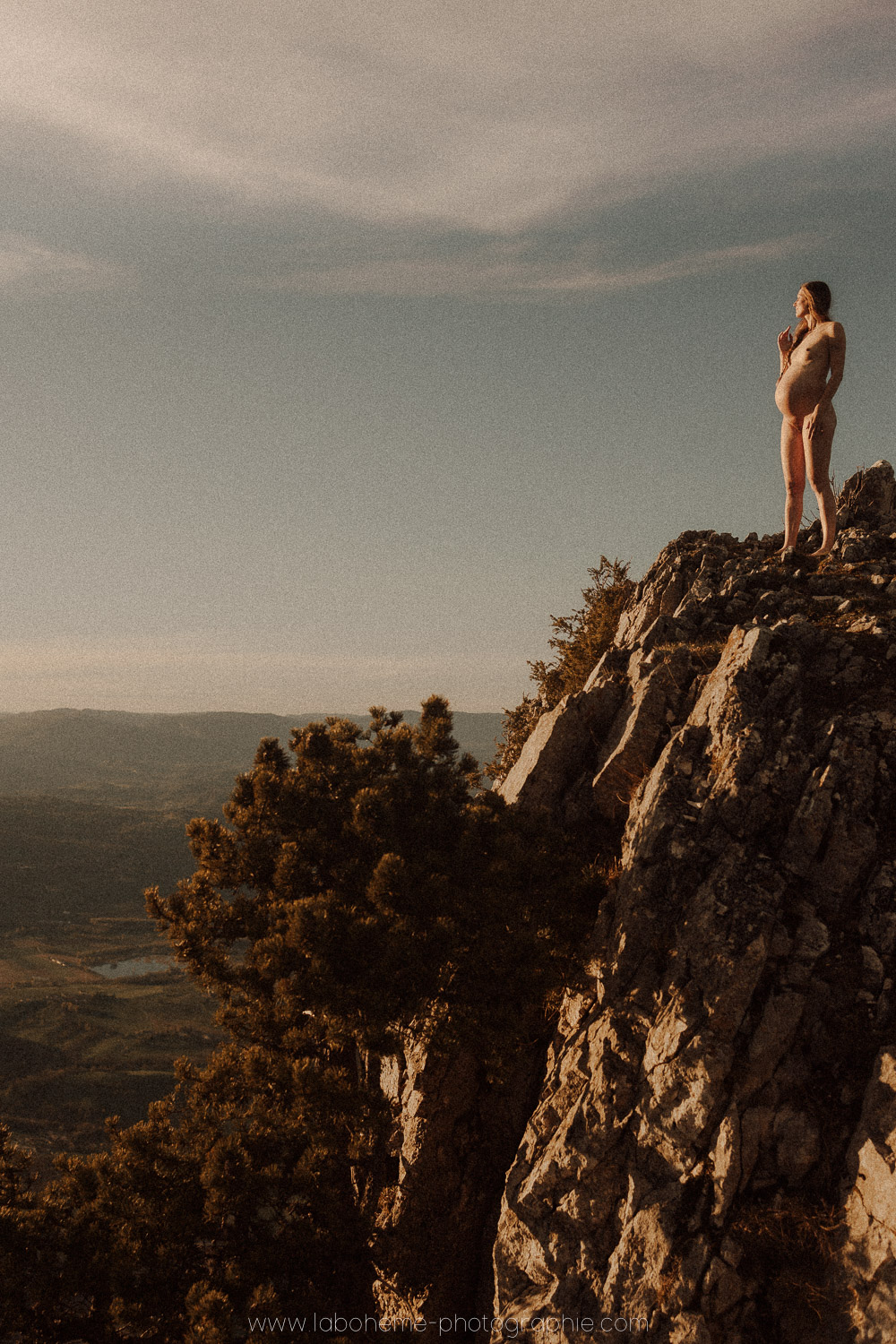 seance grossesse intime a la montagne mont du chat
